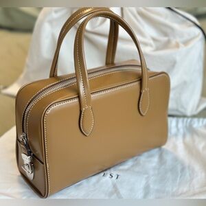 TOUT Y EST Sac loquet small purse